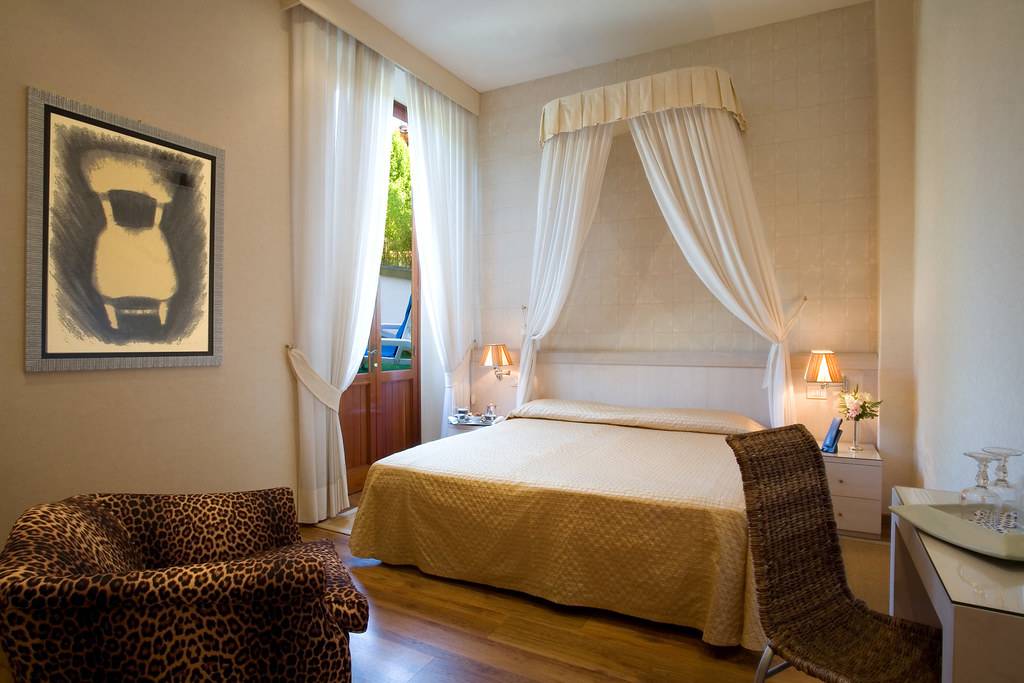 H. Astoria - hotel room ms